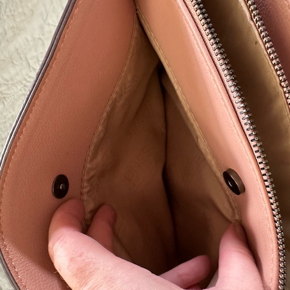 Dusky pink Jones New York purse. Large with many pockets. - Picture 4 of 6